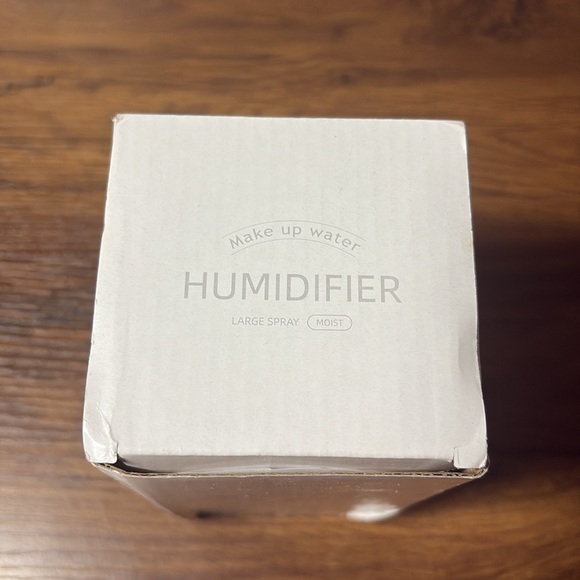 Compact White And Pink Ultrasonic Mini Humidifier - Picture 5 of 6